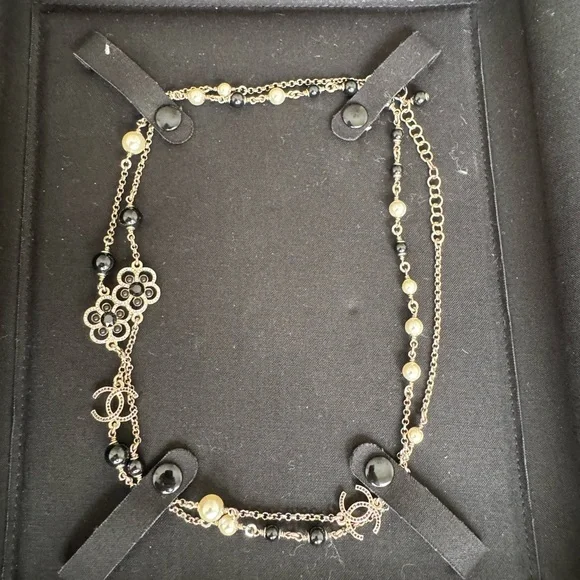 CHANEL 2019 Faux Pearl, Strass & Bead CC Station Necklace - Picture 8 of 11